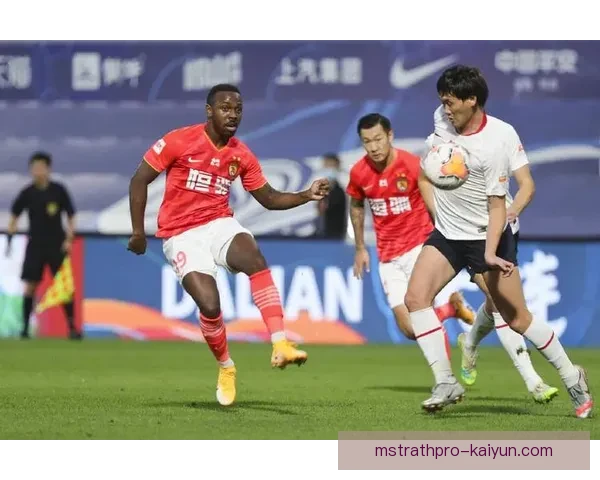 秘鲁队近期高压逼抢战术执行坚决，防守端表现稳健